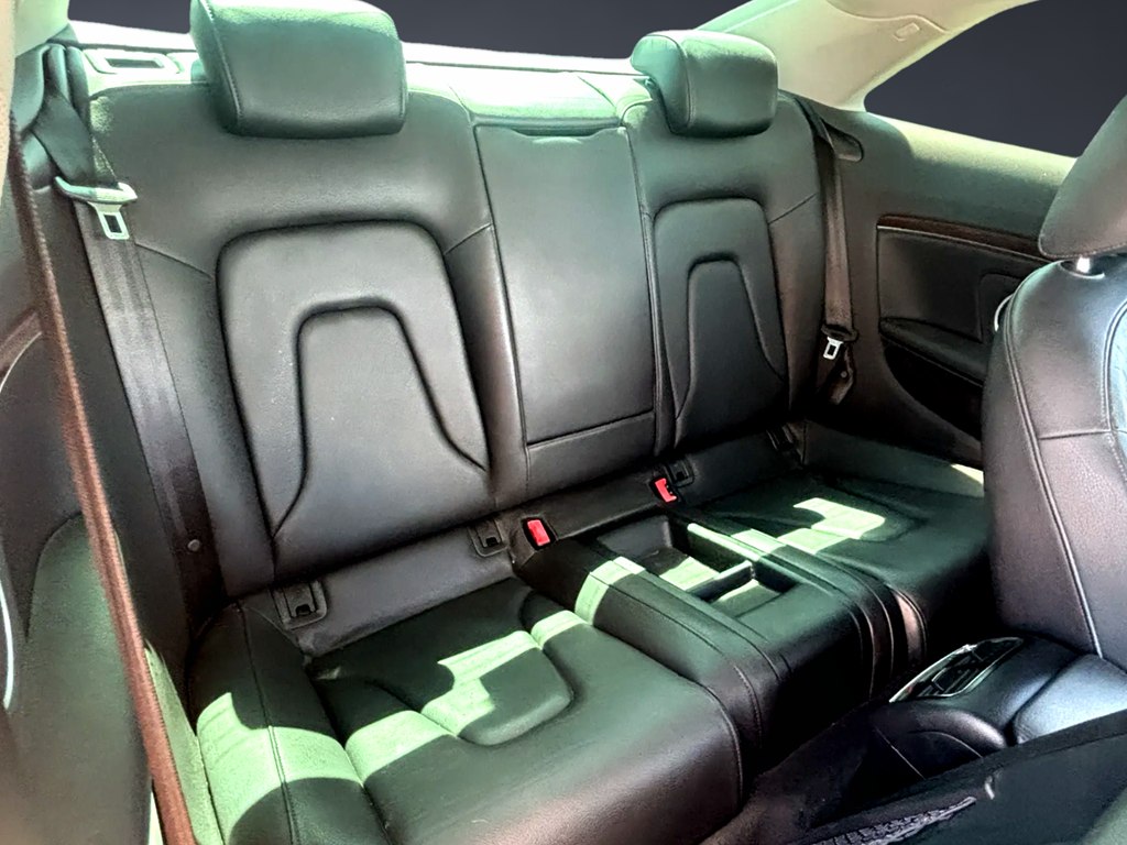 Photo 12 of this AUDI A5