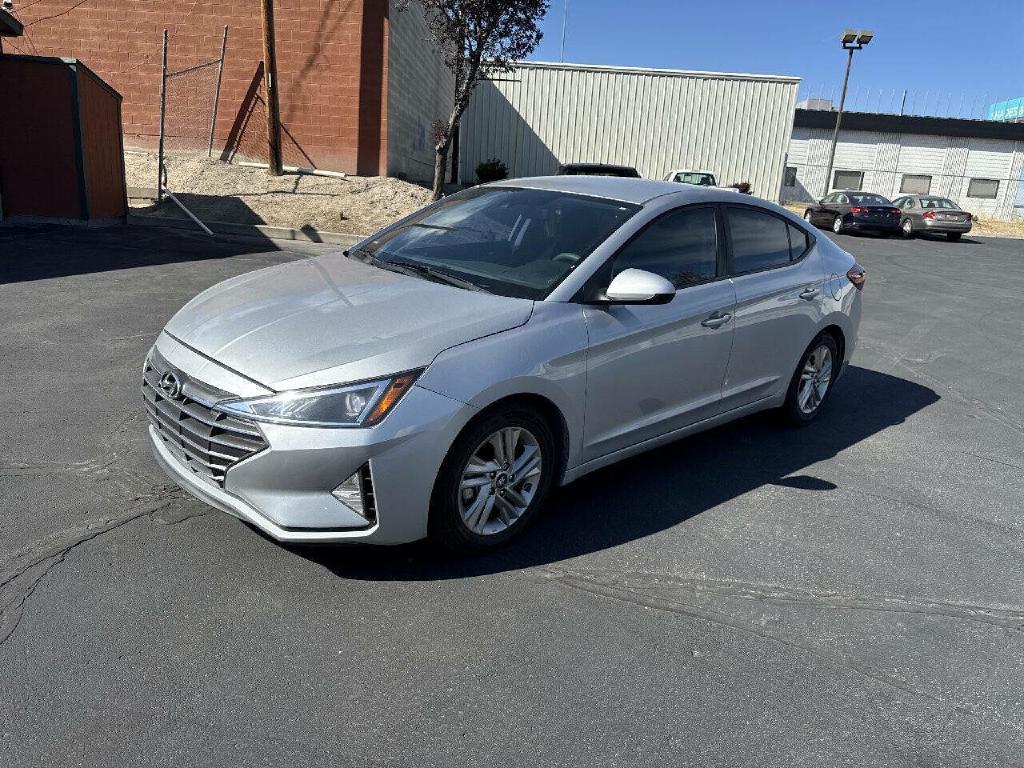 Photo 2 of this HYUNDAI ELANTRA