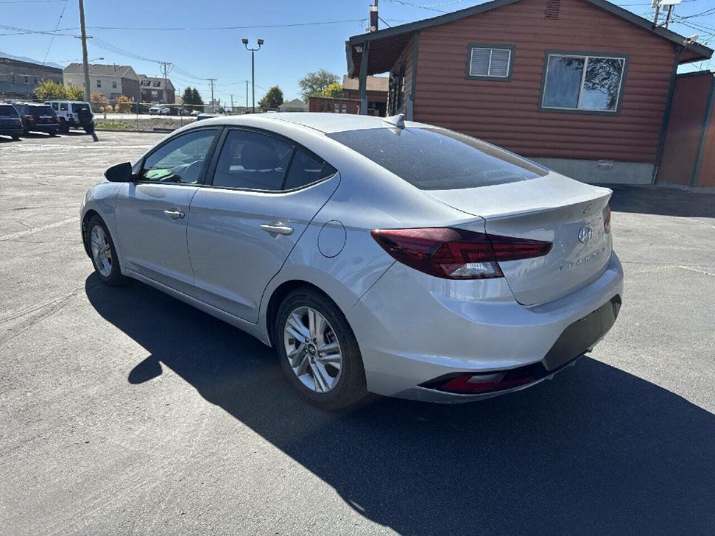 Photo 4 of this HYUNDAI ELANTRA