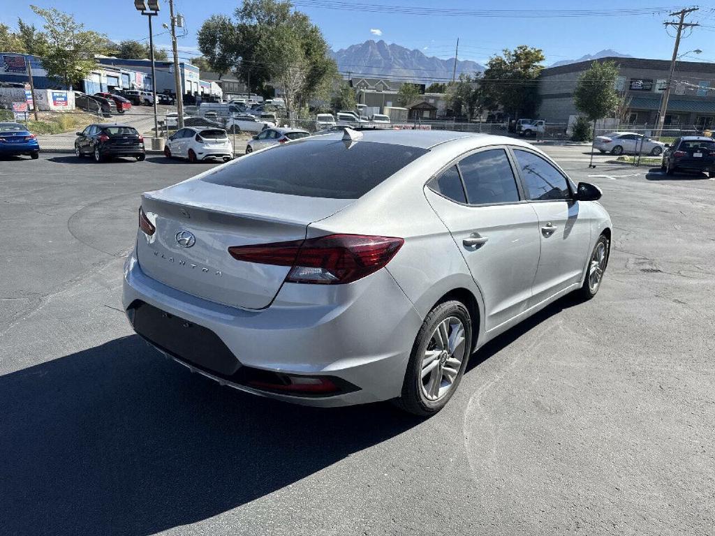 Photo 6 of this HYUNDAI ELANTRA