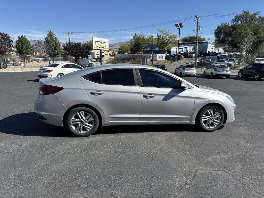 Photo 7 of this HYUNDAI ELANTRA
