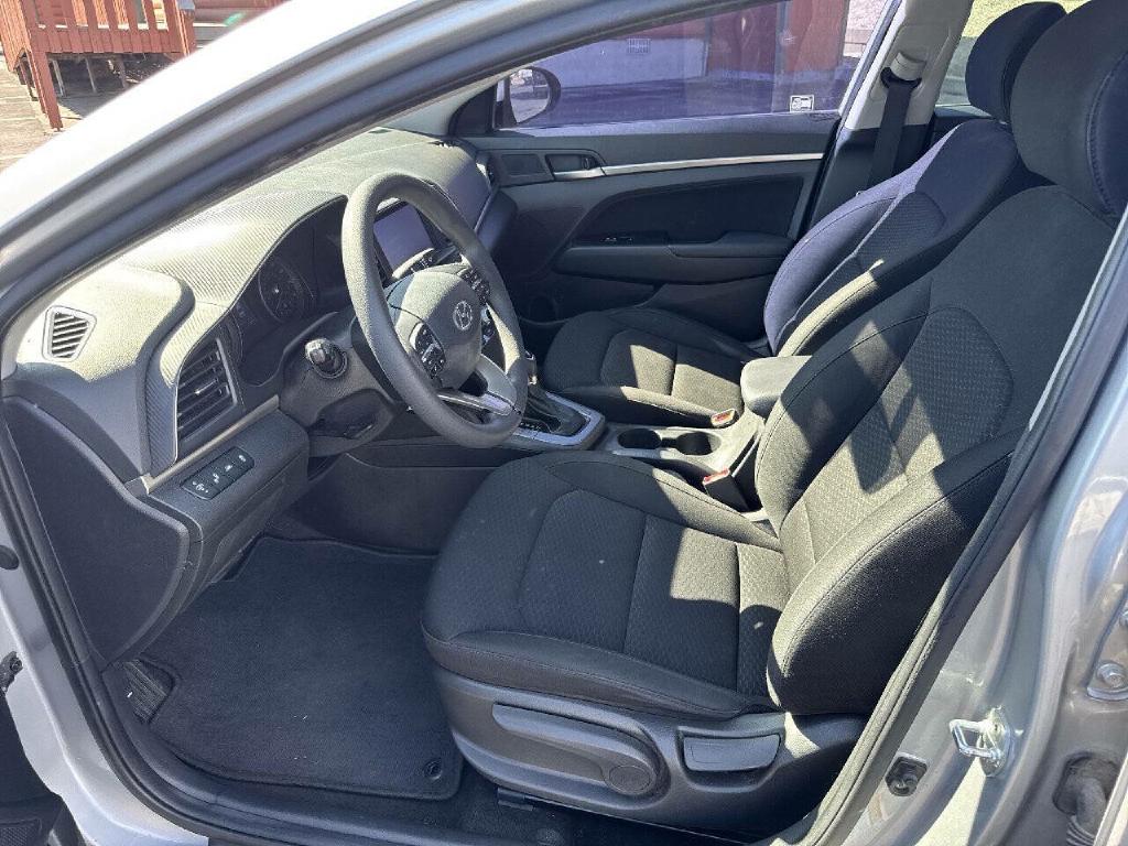 Photo 10 of this HYUNDAI ELANTRA