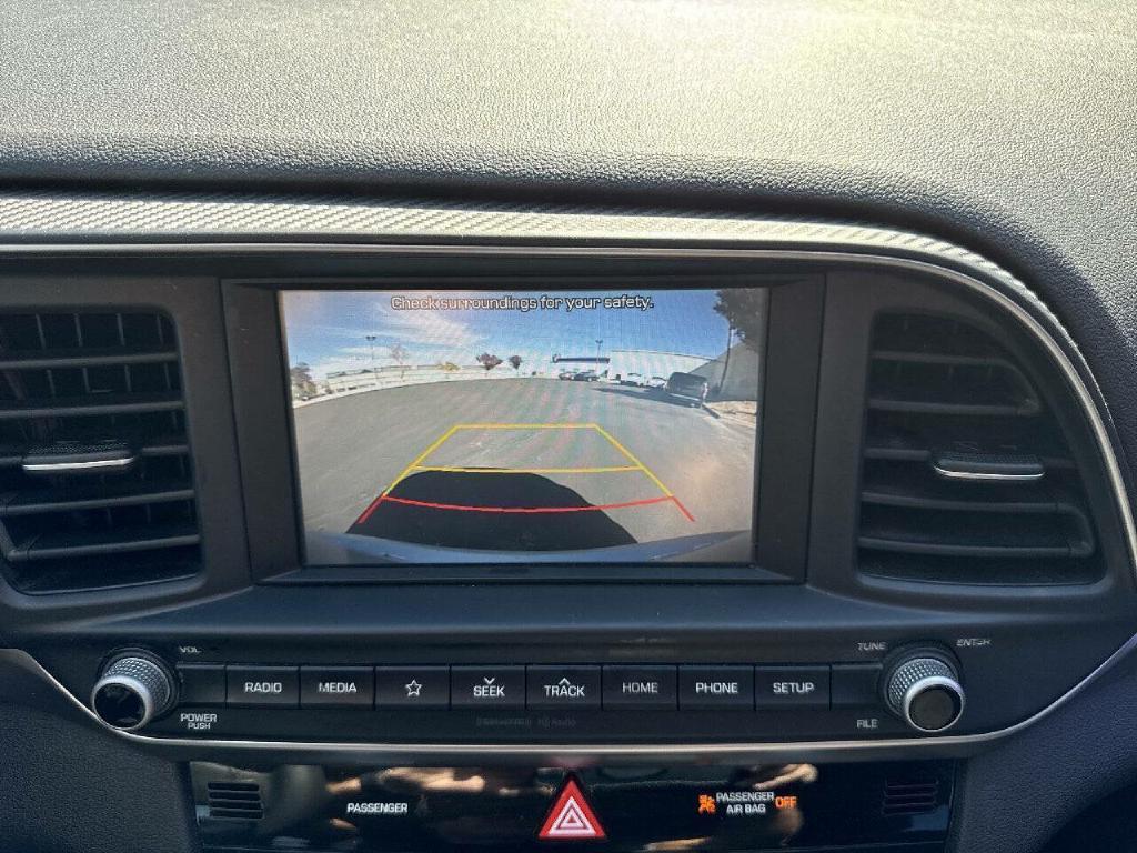 Photo 17 of this HYUNDAI ELANTRA