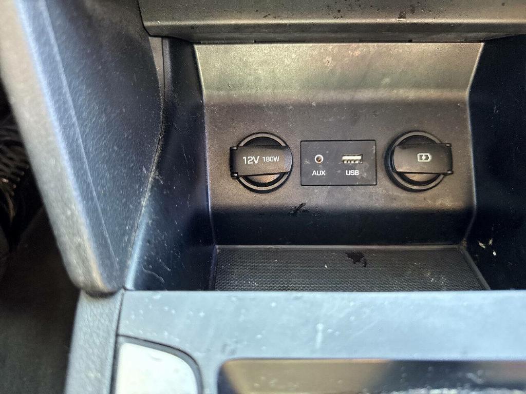 Photo 18 of this HYUNDAI ELANTRA