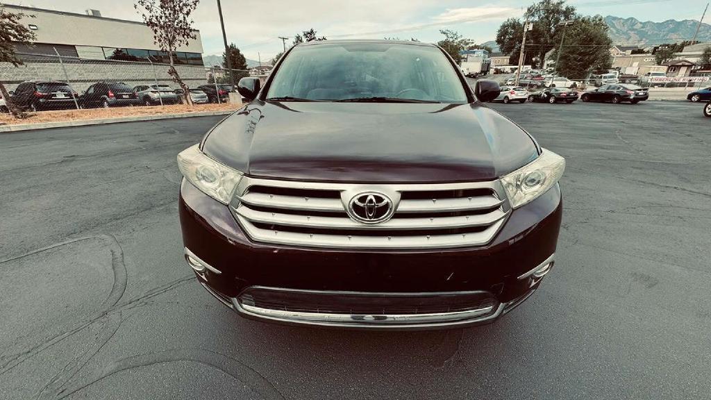 Photo 9 of this TOYOTA HIGHLANDER