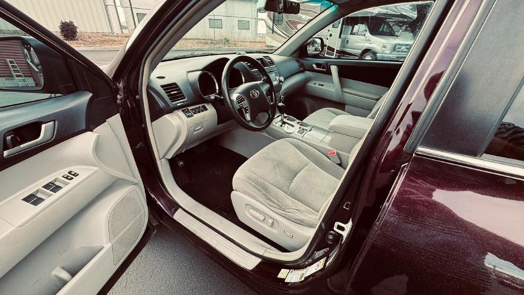 Photo 10 of this TOYOTA HIGHLANDER