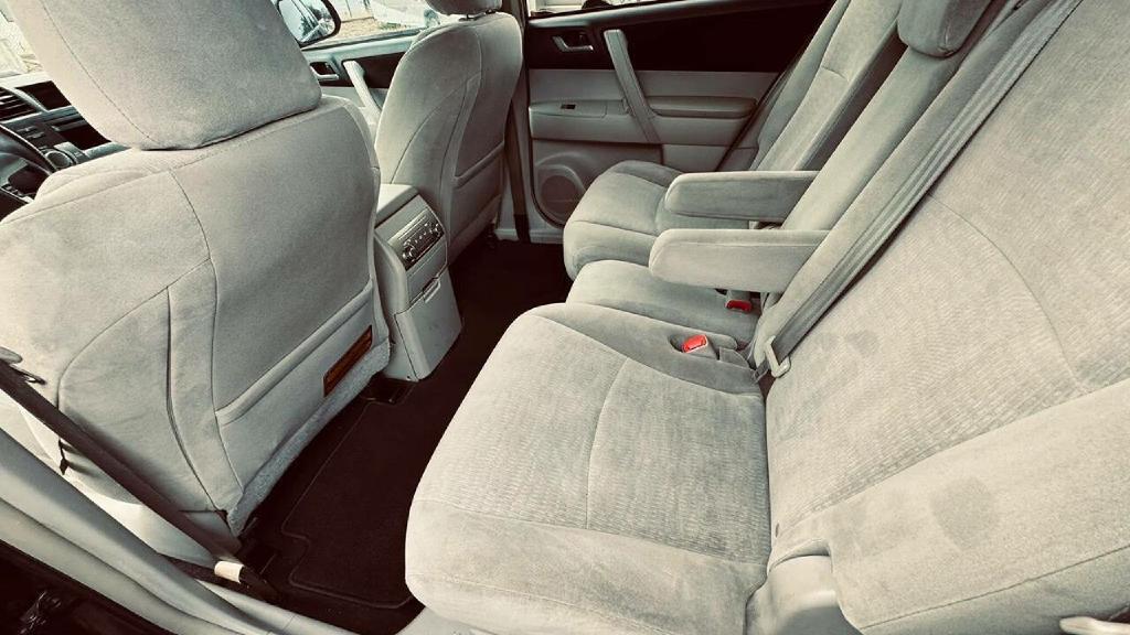 Photo 11 of this TOYOTA HIGHLANDER