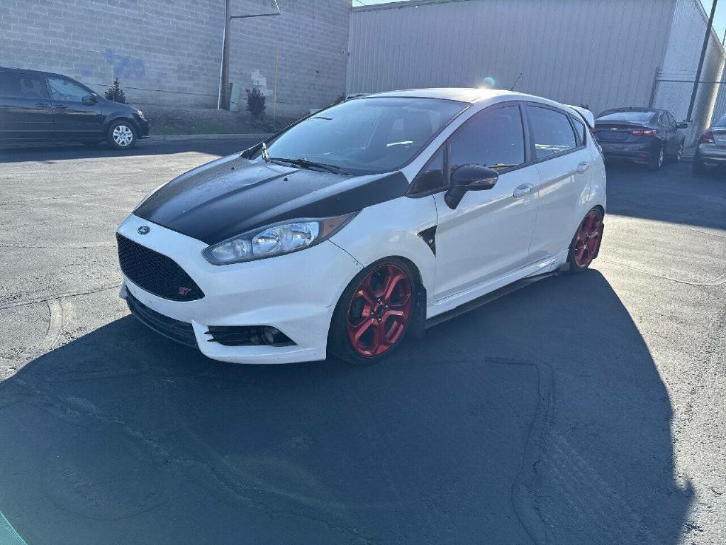 Photo 2 of this FORD FIESTA