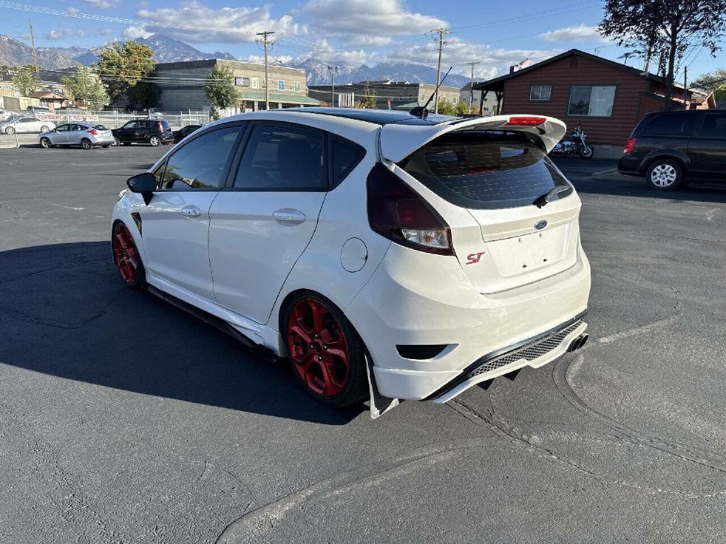 Photo 8 of this FORD FIESTA