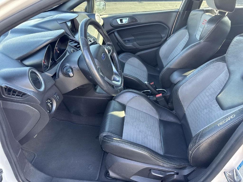 Photo 11 of this FORD FIESTA