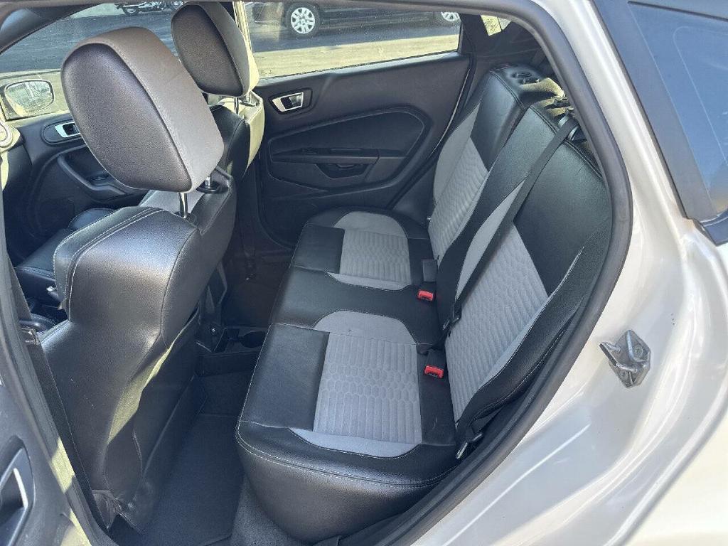 Photo 12 of this FORD FIESTA