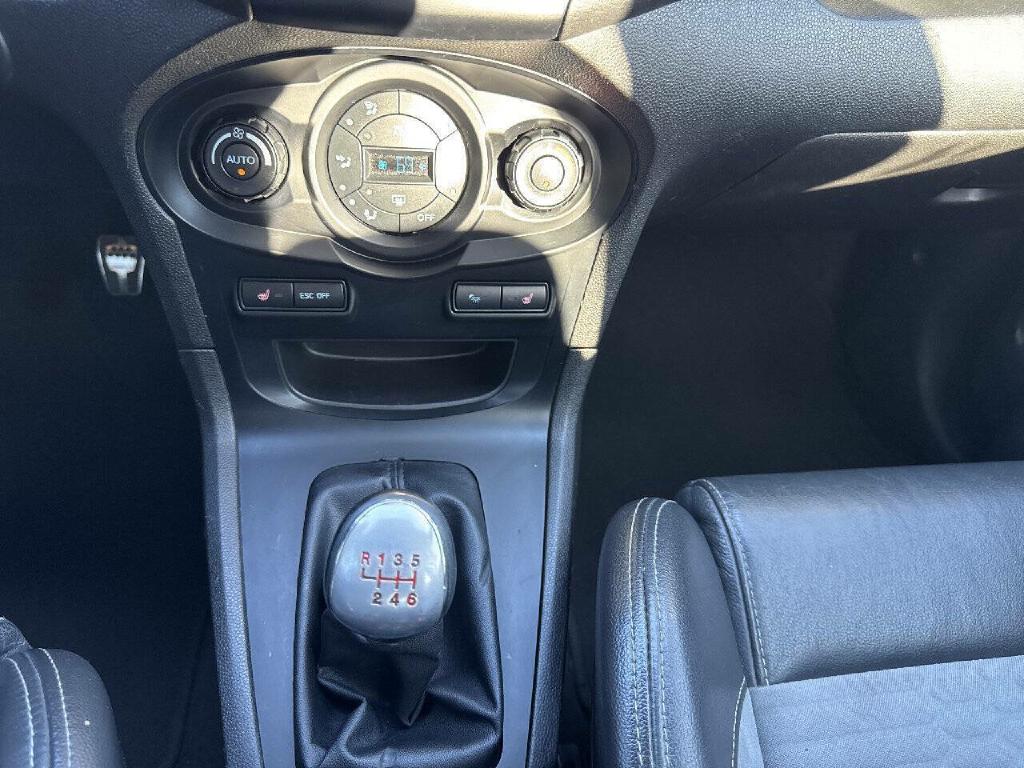 Photo 13 of this FORD FIESTA