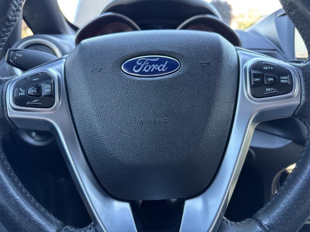 Photo 14 of this FORD FIESTA