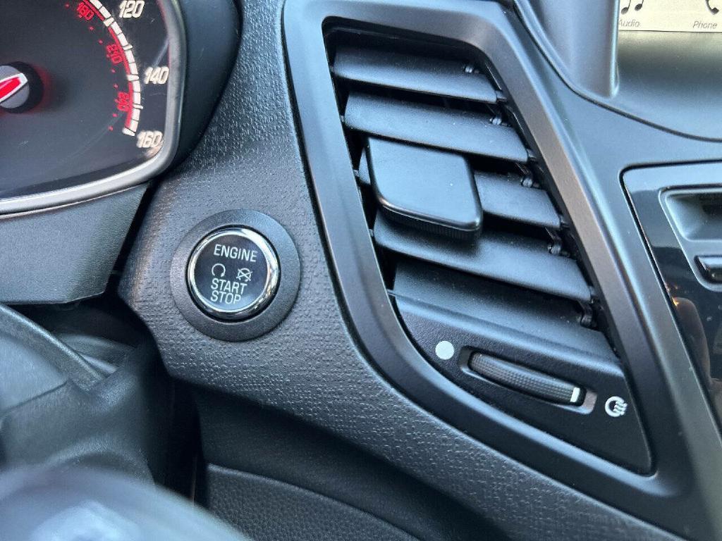Photo 18 of this FORD FIESTA