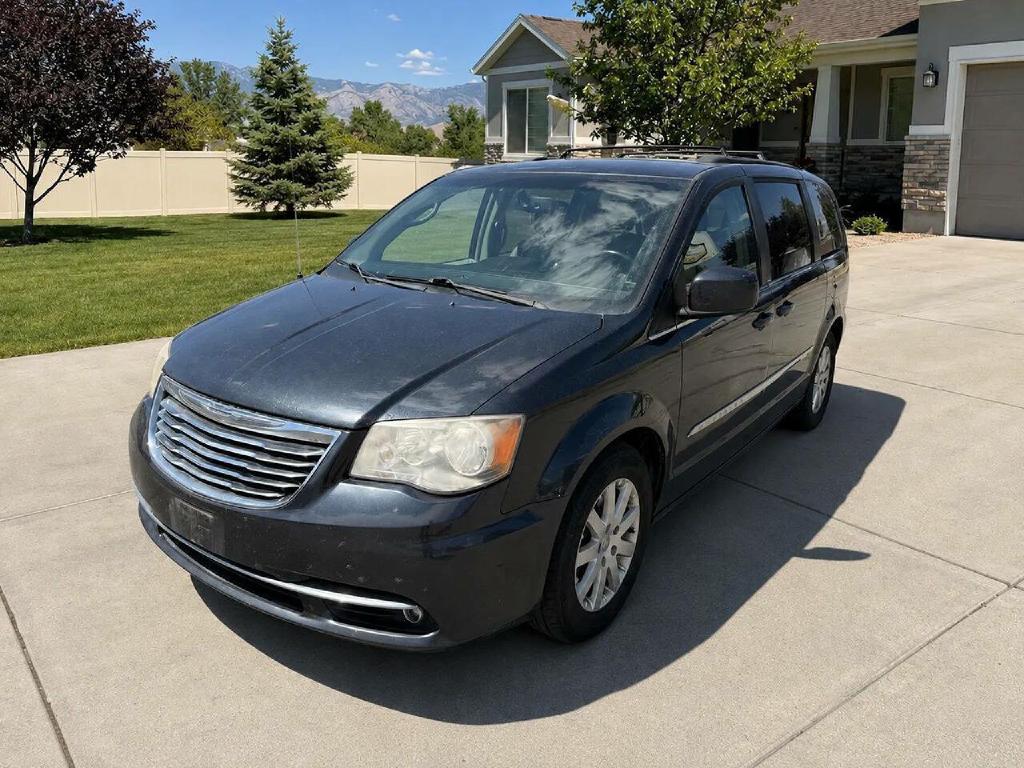 Photo 10 of this CHRYSLER TOWN AND COUNTR
