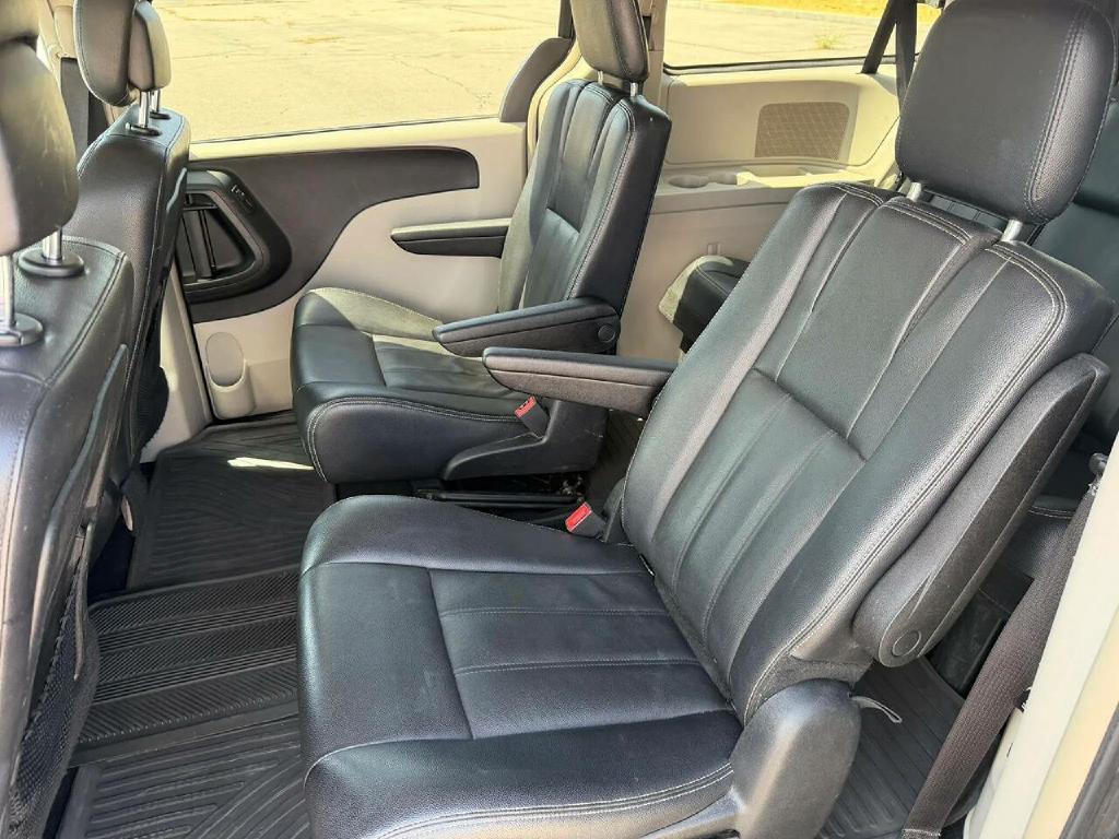 Photo 14 of this CHRYSLER TOWN AND COUNTR