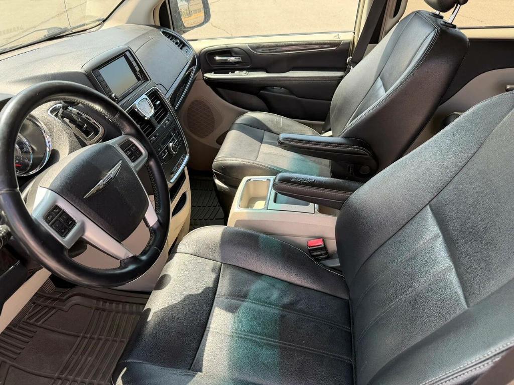 Photo 15 of this CHRYSLER TOWN AND COUNTR