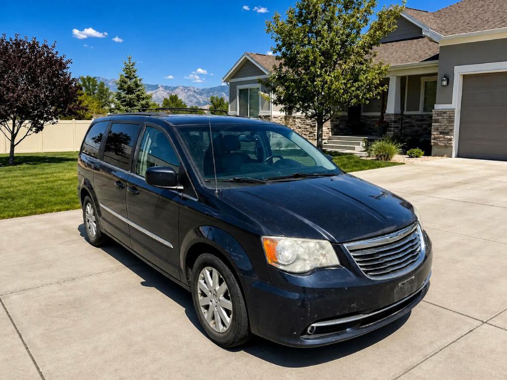 Photo 2 of this CHRYSLER TOWN AND COUNTR