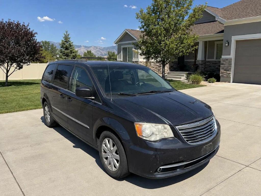 Photo 3 of this CHRYSLER TOWN AND COUNTR