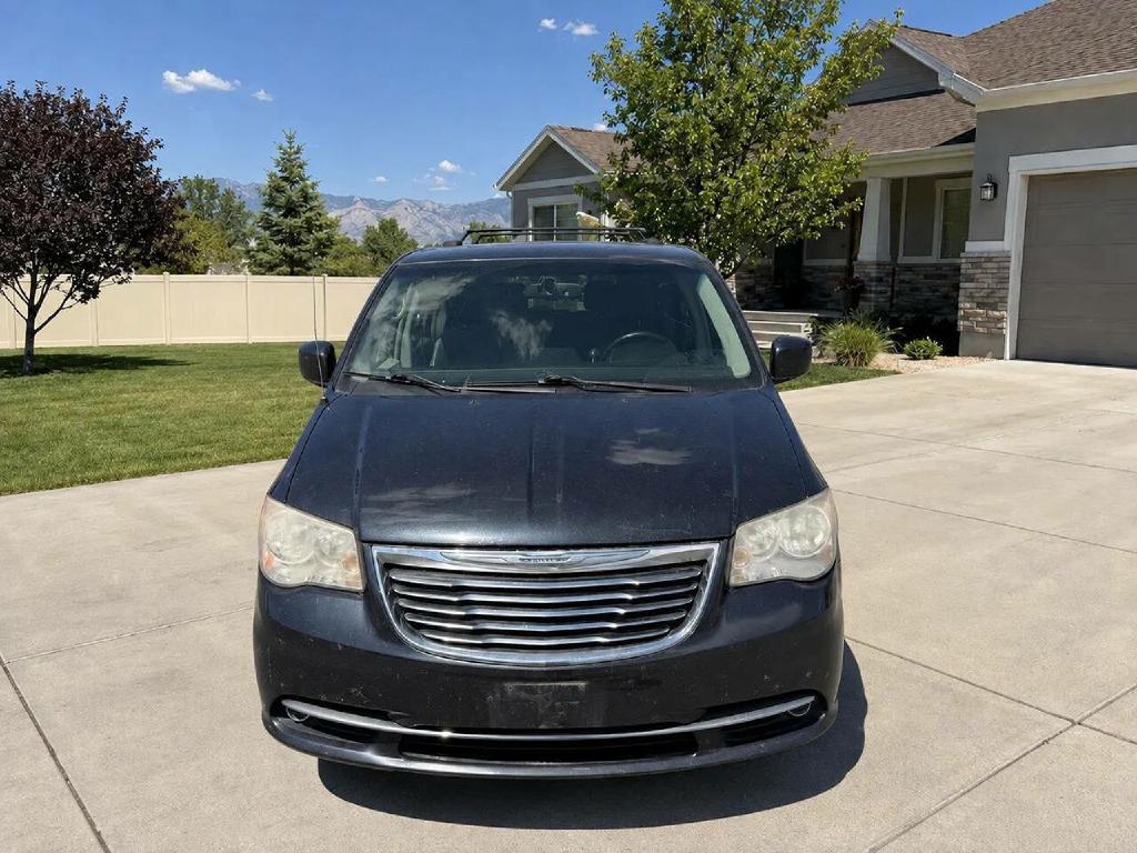 Photo 6 of this CHRYSLER TOWN AND COUNTR