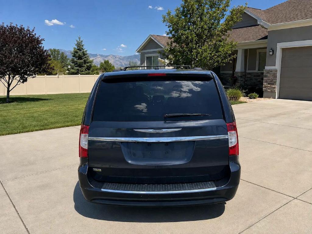 Photo 7 of this CHRYSLER TOWN AND COUNTR