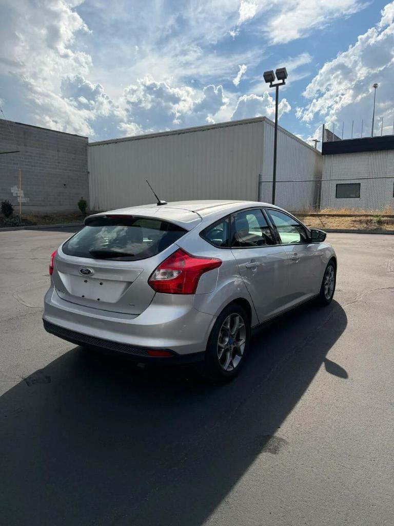 Photo 4 of this FORD FOCUS