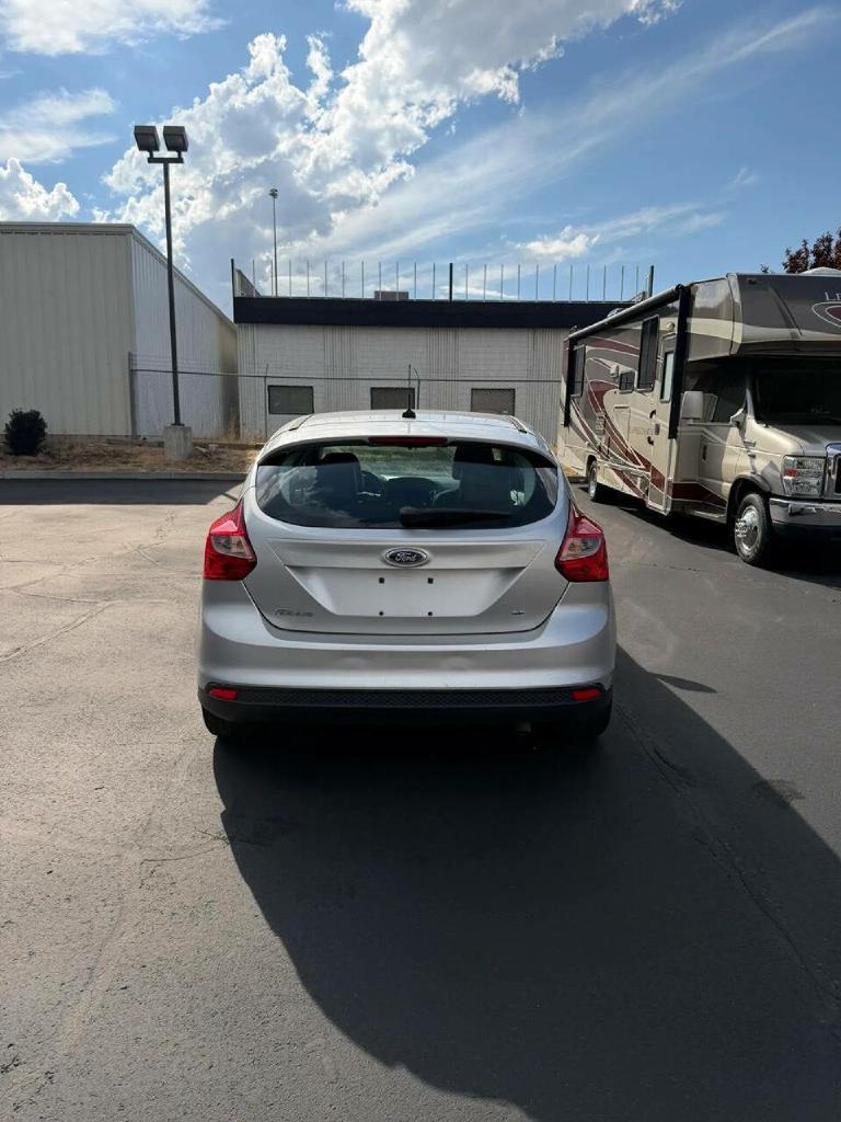 Photo 5 of this FORD FOCUS