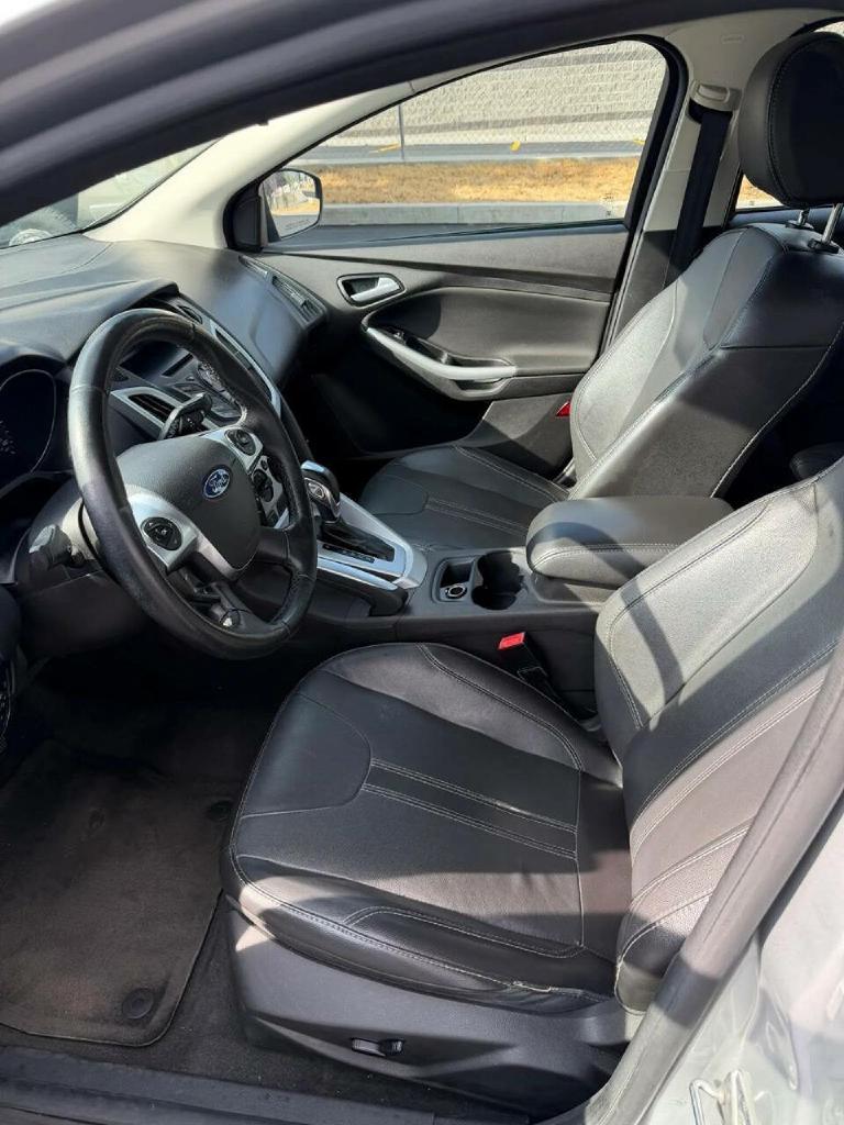 Photo 10 of this FORD FOCUS