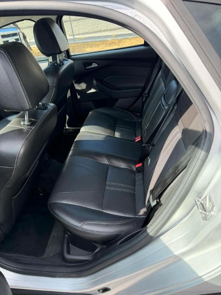 Photo 11 of this FORD FOCUS
