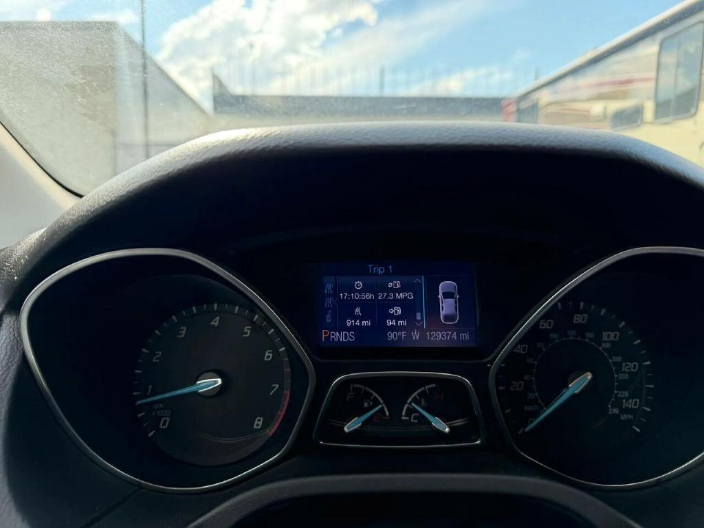 Photo 12 of this FORD FOCUS