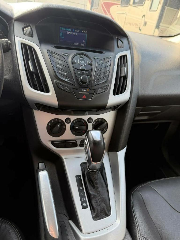 Photo 13 of this FORD FOCUS