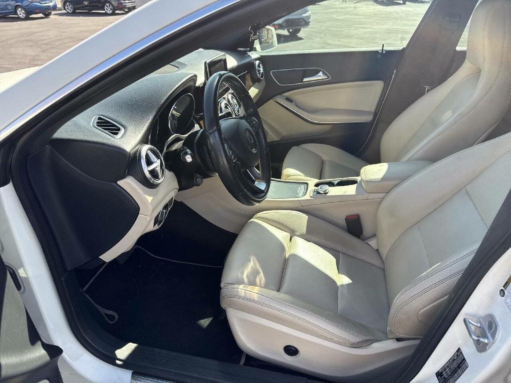 Photo 10 of this MERCEDES-BENZ CLA