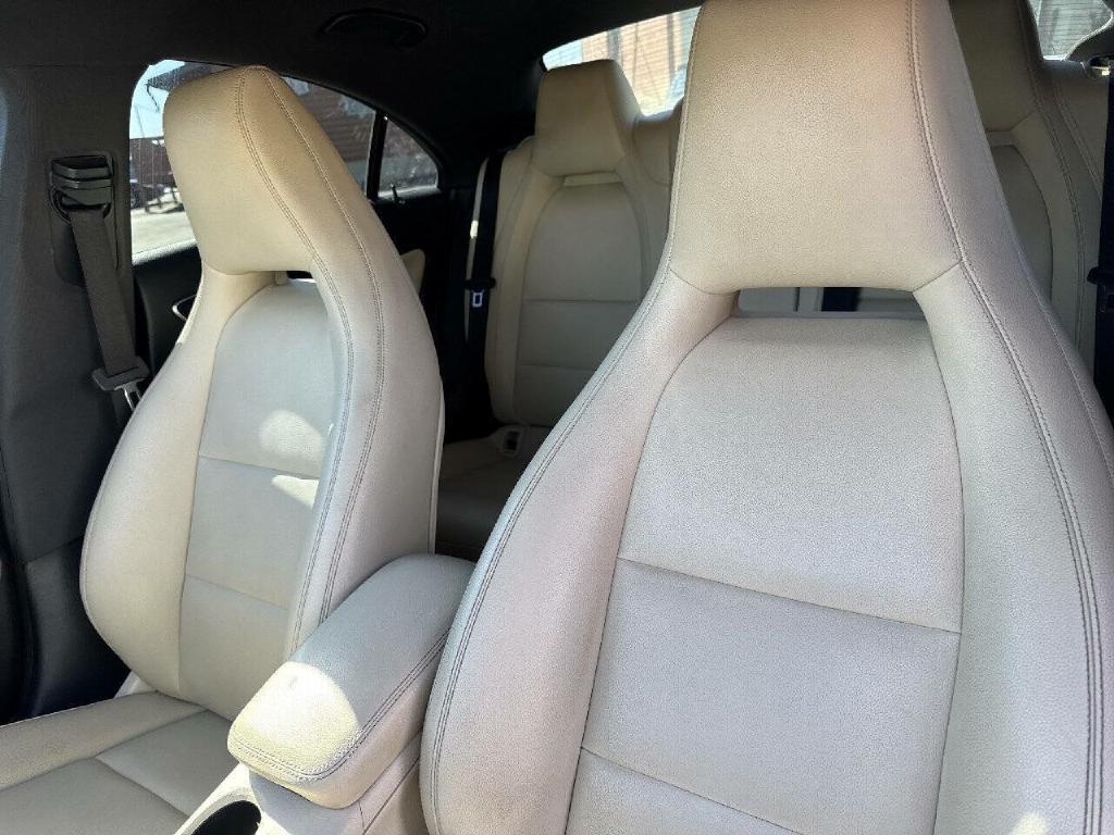 Photo 13 of this MERCEDES-BENZ CLA