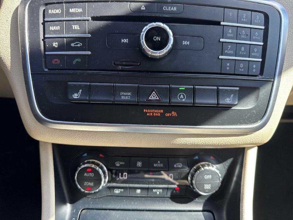 Photo 17 of this MERCEDES-BENZ CLA