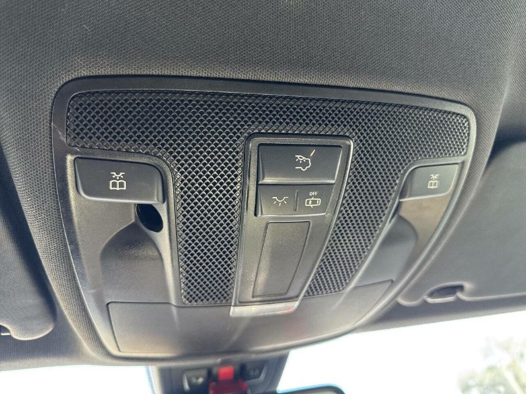 Photo 19 of this MERCEDES-BENZ CLA