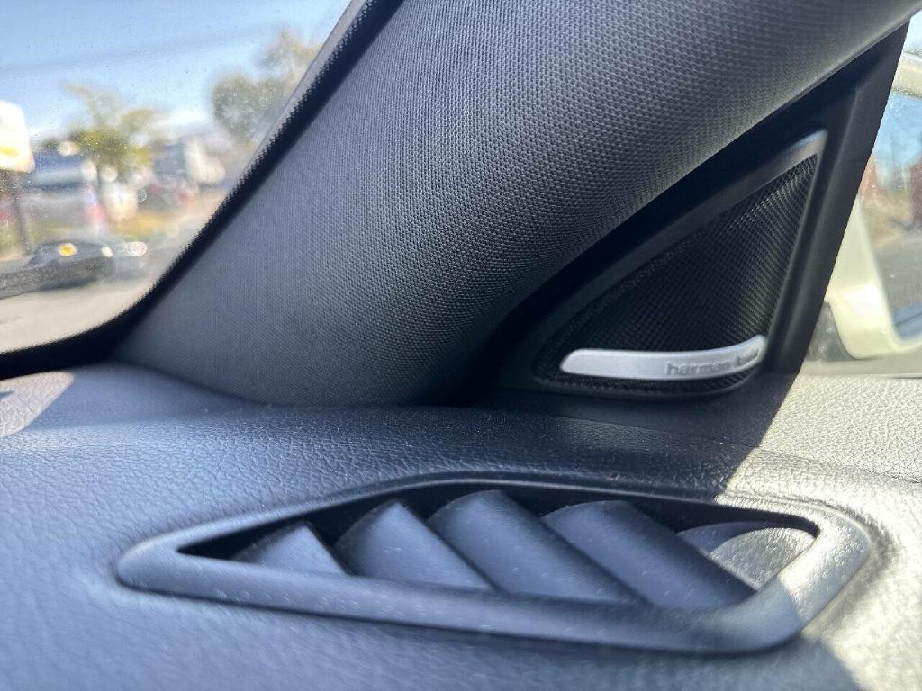 Photo 20 of this MERCEDES-BENZ CLA