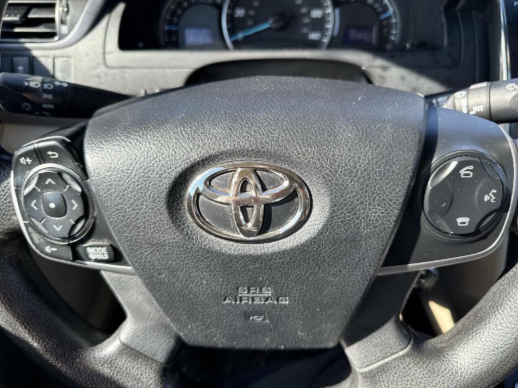 Photo 13 of this TOYOTA CAMRY