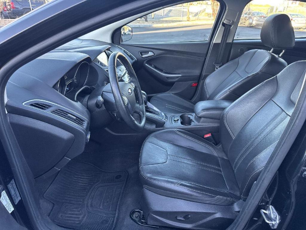 Photo 15 of this FORD FOCUS