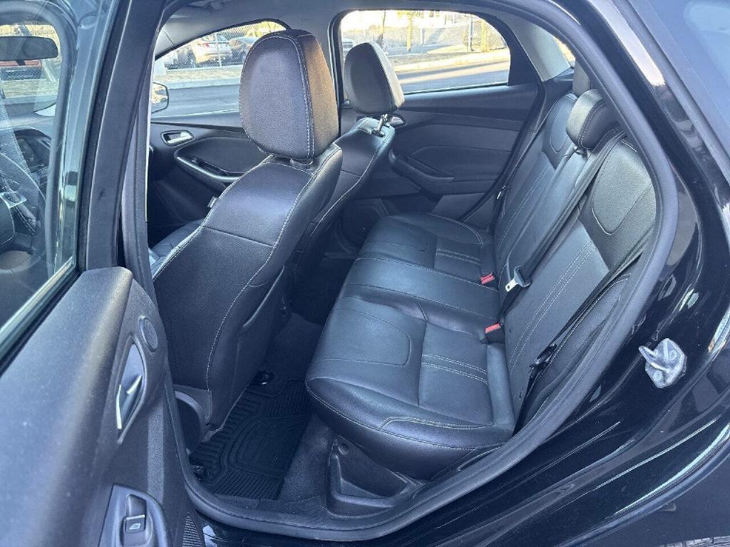 Photo 16 of this FORD FOCUS