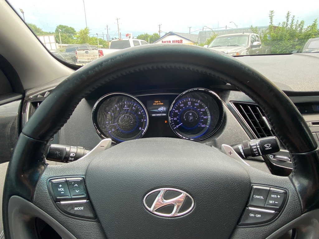 Photo 13 of this HYUNDAI SONATA