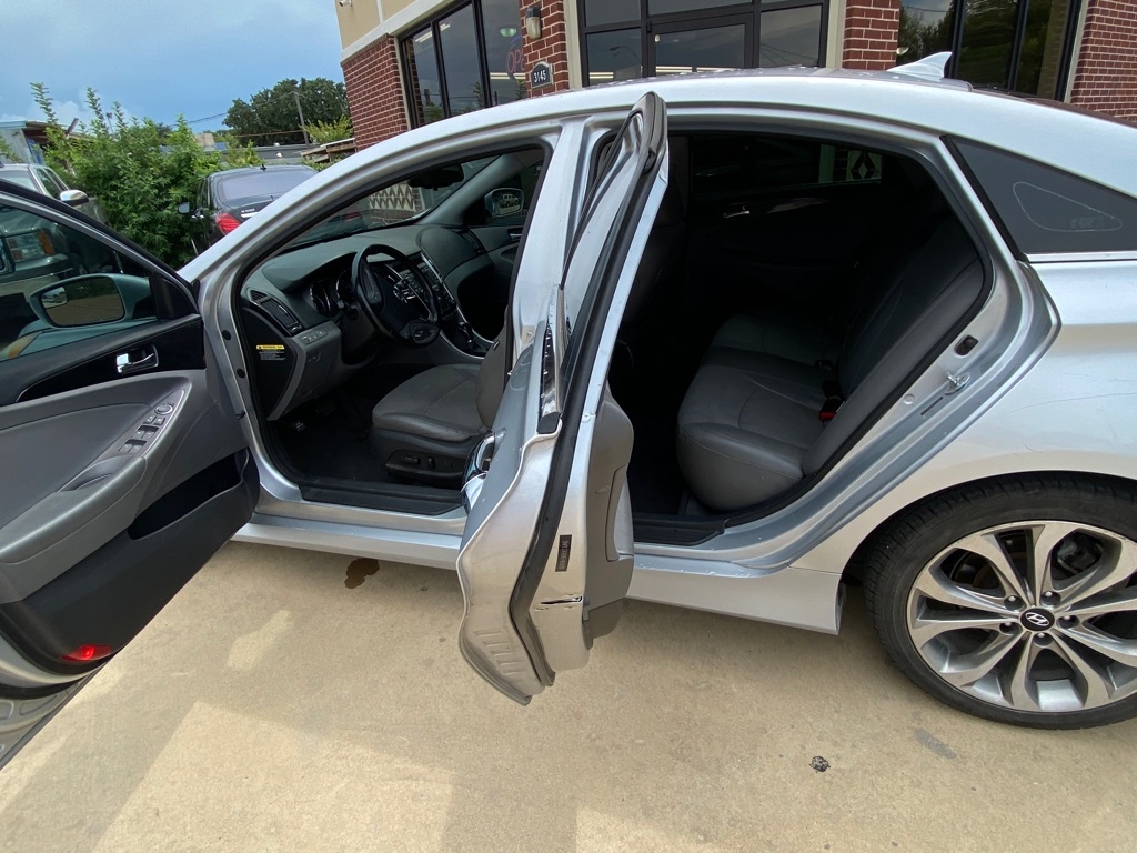 Photo 10 of this HYUNDAI SONATA
