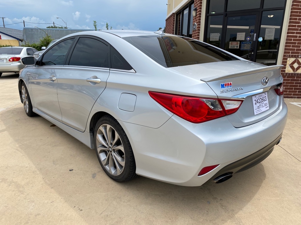 Photo 3 of this HYUNDAI SONATA