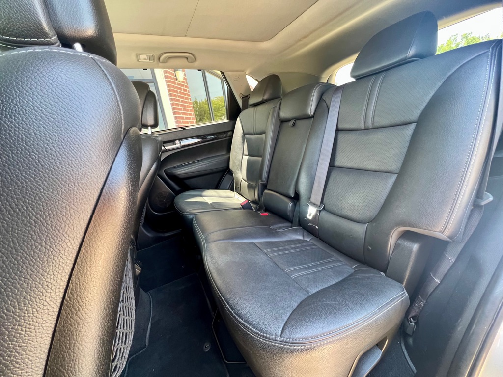 Photo 7 of this KIA SORENTO
