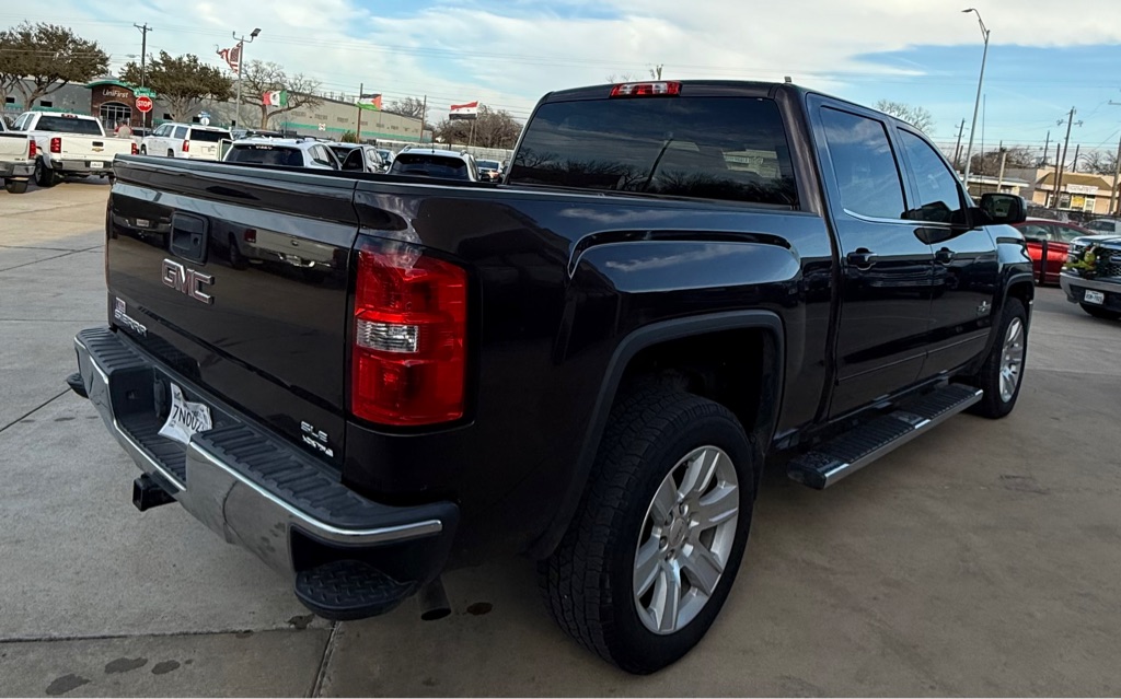 Photo 2 of this GMC SIERRA