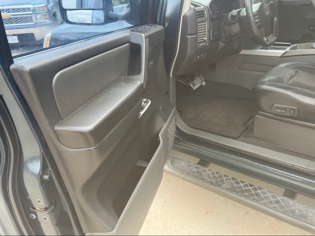 Photo 10 of this NISSAN TITAN