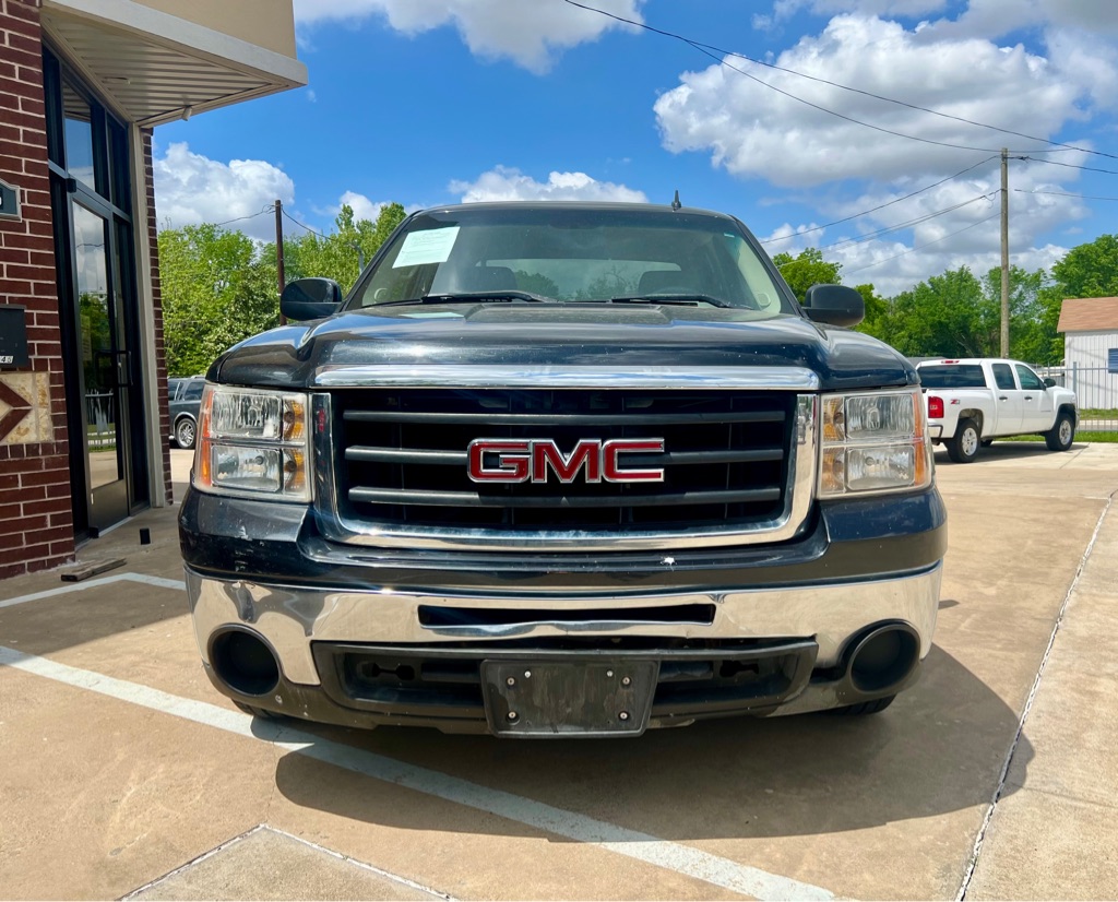 Photo 2 of this GMC SIERRA