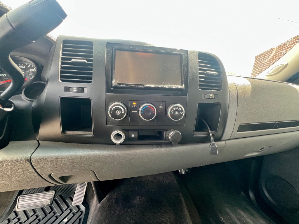 Photo 10 of this GMC SIERRA