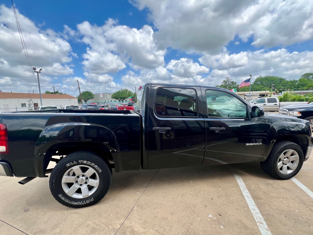 Photo 6 of this GMC SIERRA