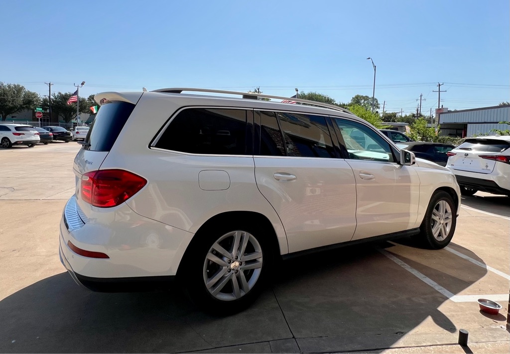Photo 7 of this MERCEDES-BENZ GL
