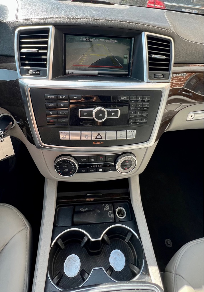 Photo 11 of this MERCEDES-BENZ GL